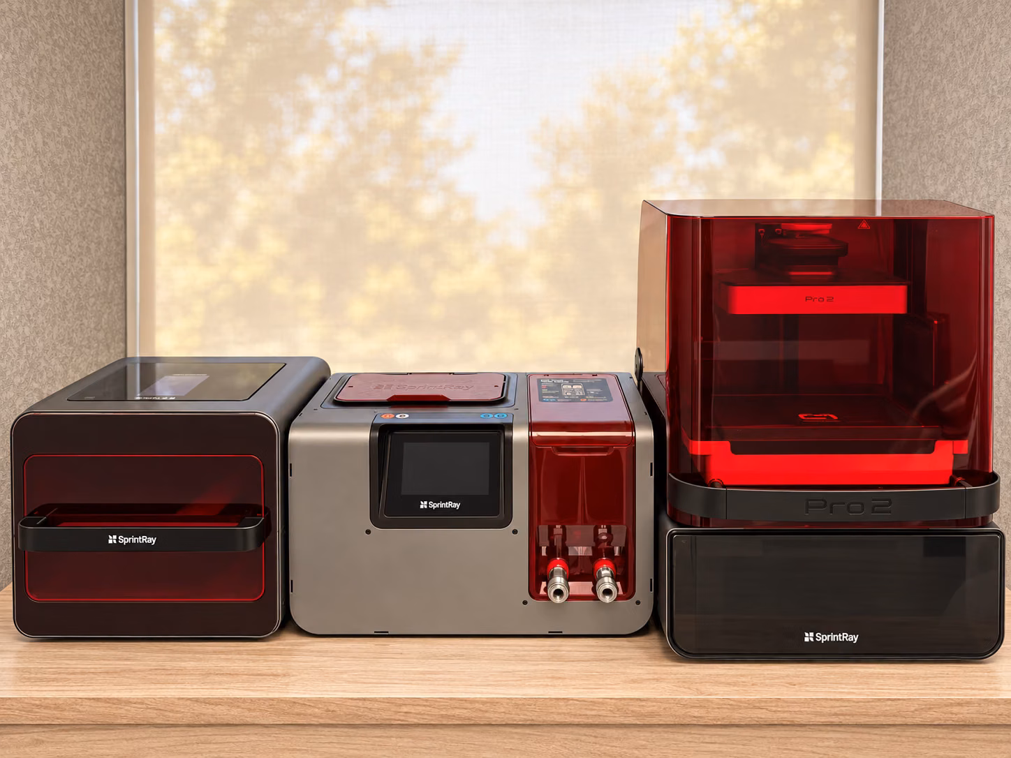 Impresora 3D SprintRay con sus unidades de lavado y curado