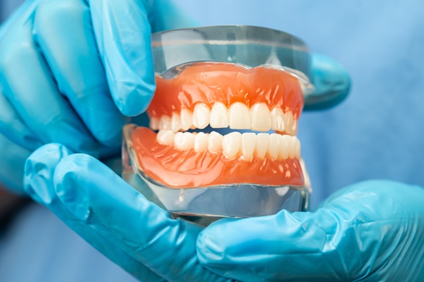 The Benefits Of Seeing A Prosthodontist For Dentures